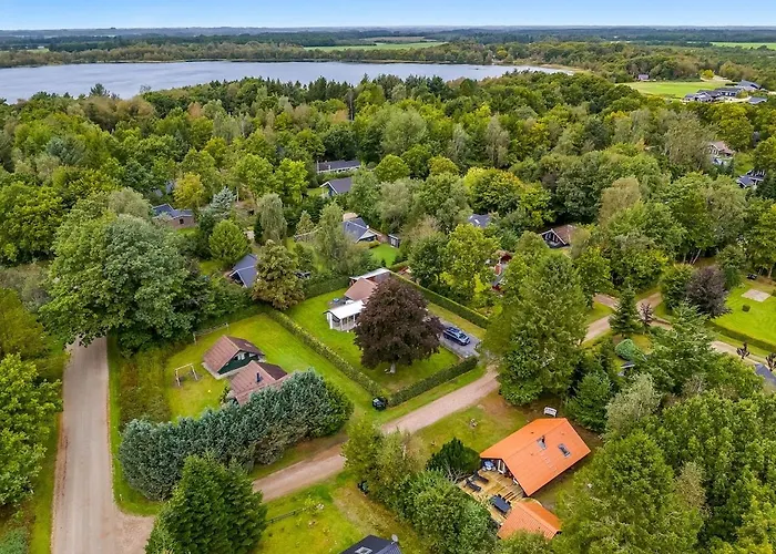 In Nature By The Lake, Legoland, Unique Nature Feriehus Ansager